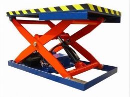 液(ye)壓升降平(píng)台